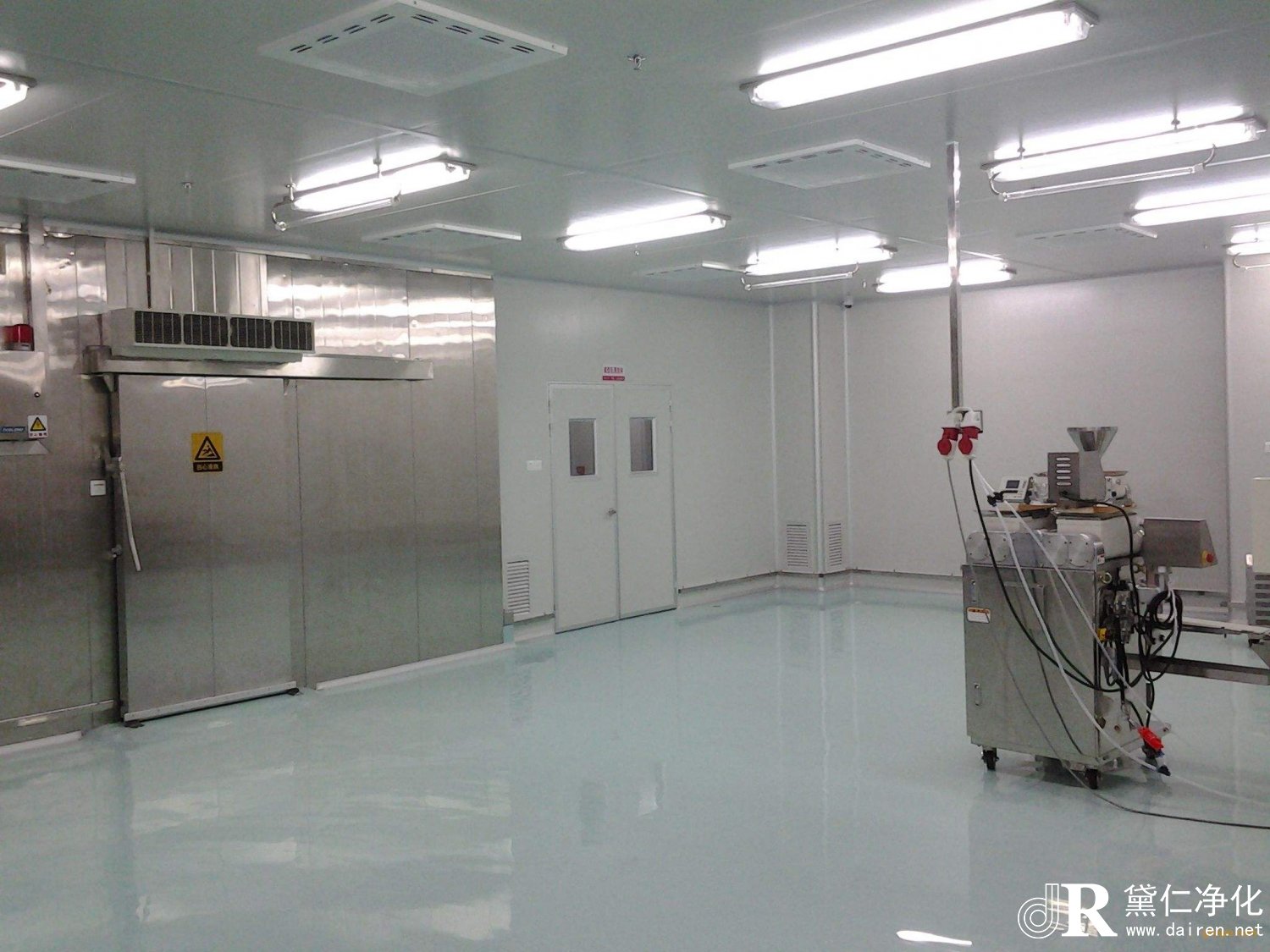 凈化工程需要對(duì)室內(nèi)的濕度進(jìn)行調(diào)整